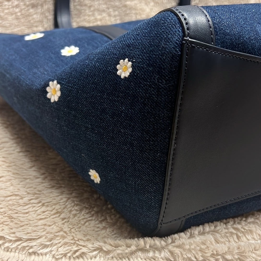 KATE SPADE NEW YORK Slide Daisy Tote - Picture 17 of 17